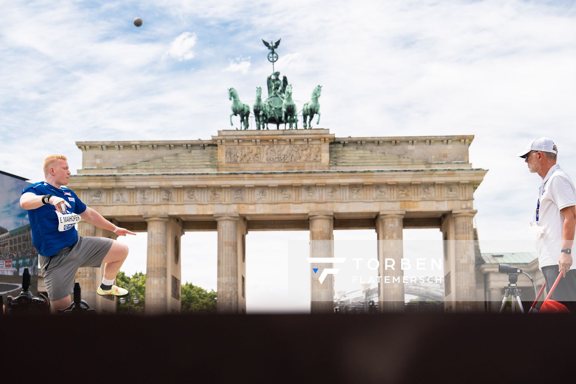 Eric Maihoefer (VfL Sindelfingen) beim Kugelstossen waehrend der deutschen Leichtathletik-Meisterschaften auf dem Pariser Platz am 24.06.2022 in Berlin